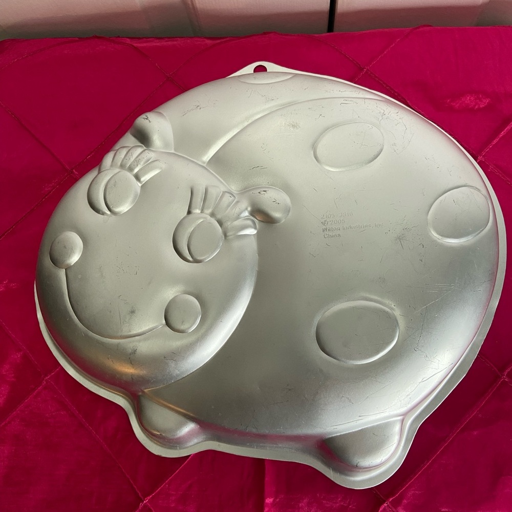 Ladybug cake pan